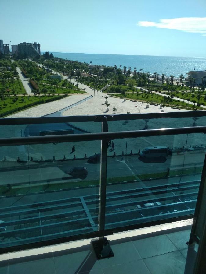 Апартамент студия панорамный возле моря Батуми Екстериор снимка